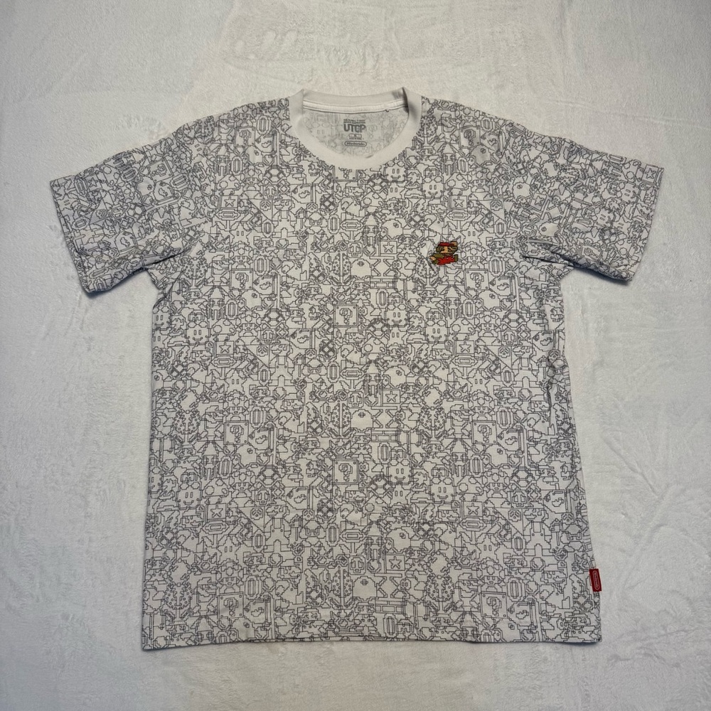 Uniqlo Nintendo White Graphic T-Shirt Men’s Medium